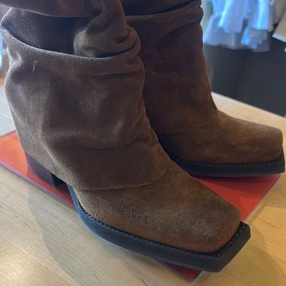 Steve Madden Tan Suede Heeled Boots - Picture 5 of 5